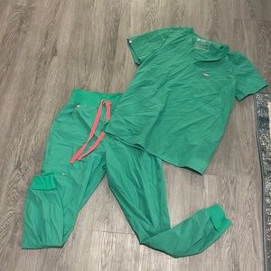 Figs Kelly green technical collection